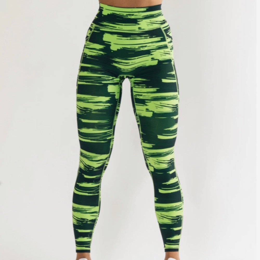 Alphalete Surface Pocket Legging - Volt Canvas Camo